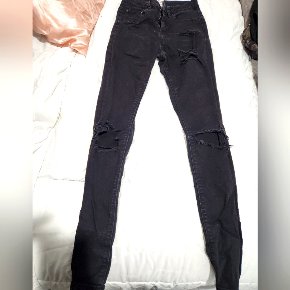 Asks distressing jeans